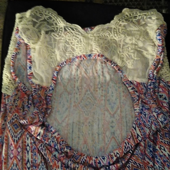 No Boundaries Floral Lace Light -Weight Floral Laced Back Womens Tank Top - Picture 4 of 4